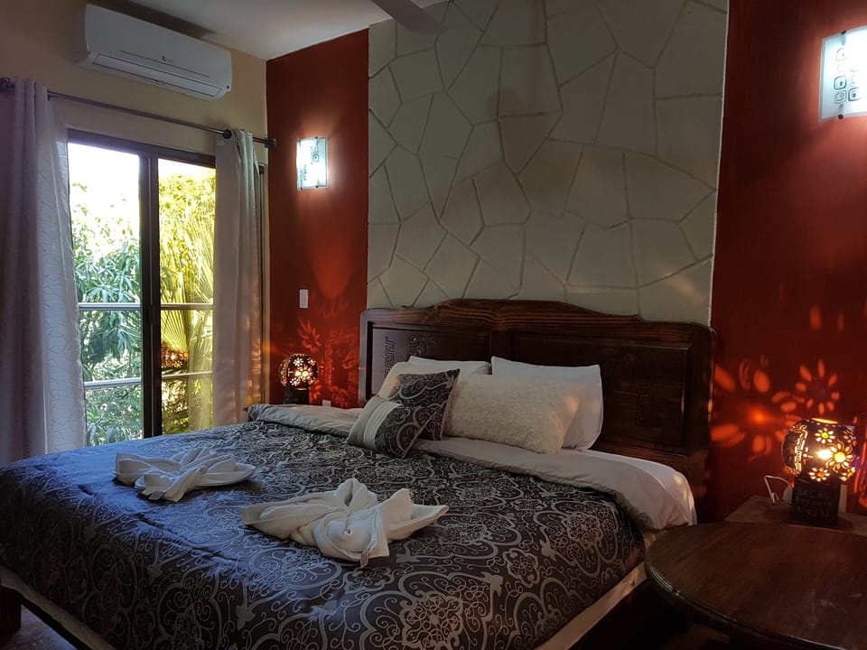 Honeymoon Room | Desk, WiFi (free), individually furnished