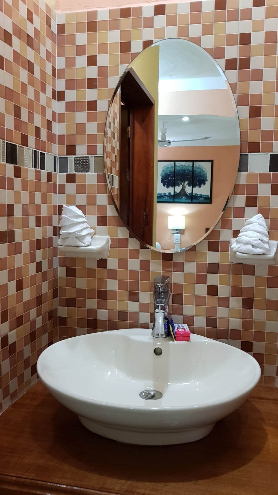 Honeymoon Room | Bathroom | Free toiletries, hair dryer