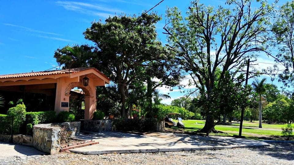 Country Club House Club Chapala and access to the restaurant
