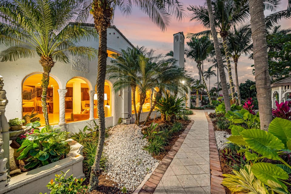 A myriad of lounge areas in the lush tropical garden.