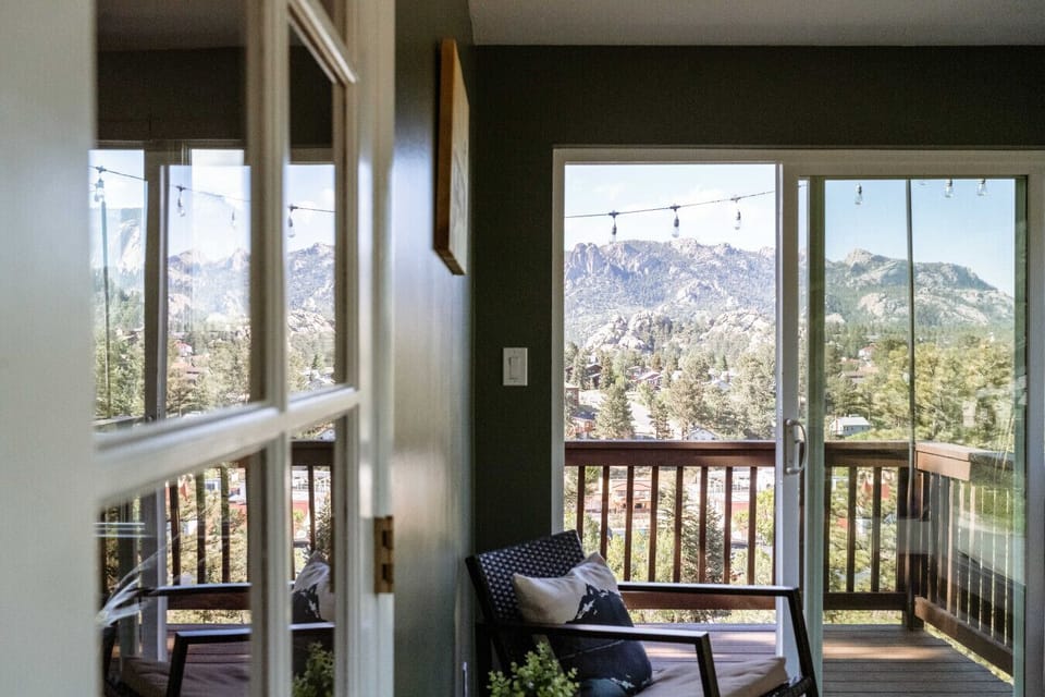 Sun room with mountain views to relax or to do yoga exercises