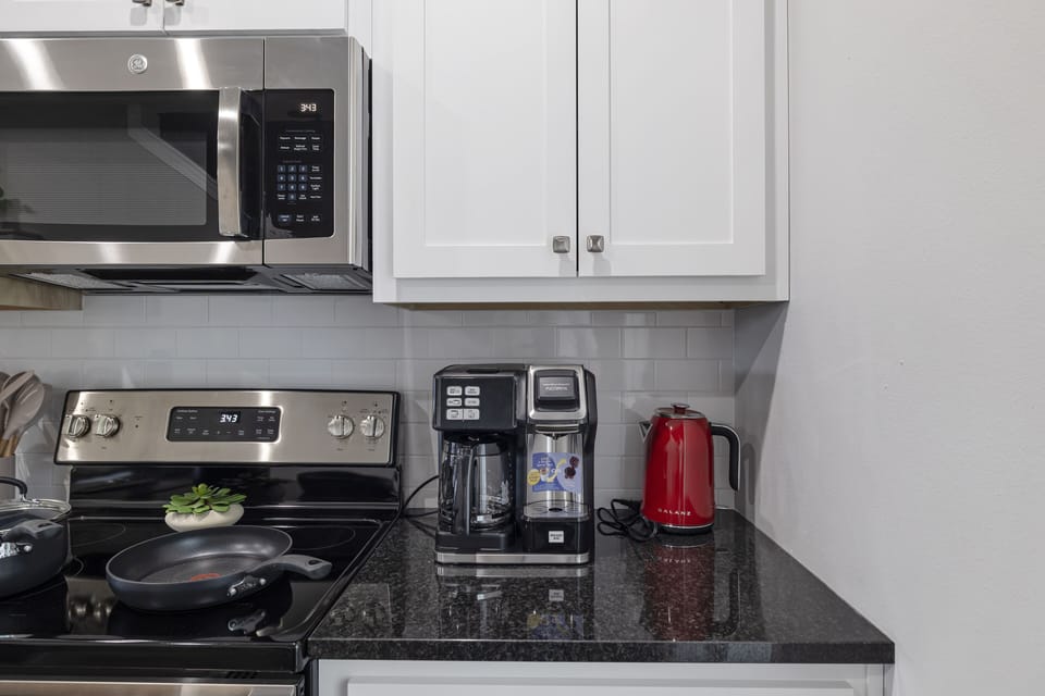 Kettle and coffee makers with Keurig and drip