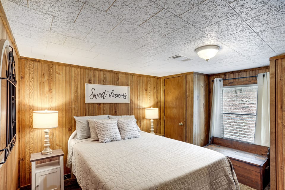 Bedroom 1 | Queen Bed | Linens Provided