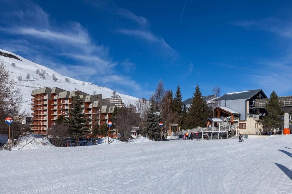 Snow and ski sports