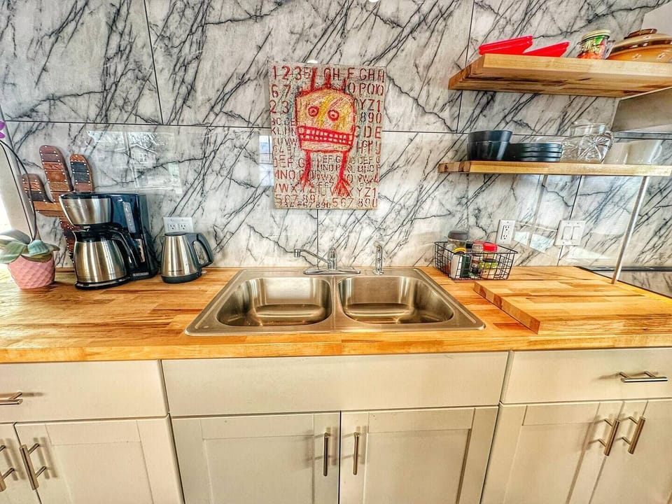 Pueo means Owl in Hawaiian (we are from Hawaii). I recently renovated everything in this single wide mobile home. It's perfect for a couple or just one person.
The kitchen is sealed with food grade sealer on the butcher block counters. There's also a nice cutting board I made for you to use!