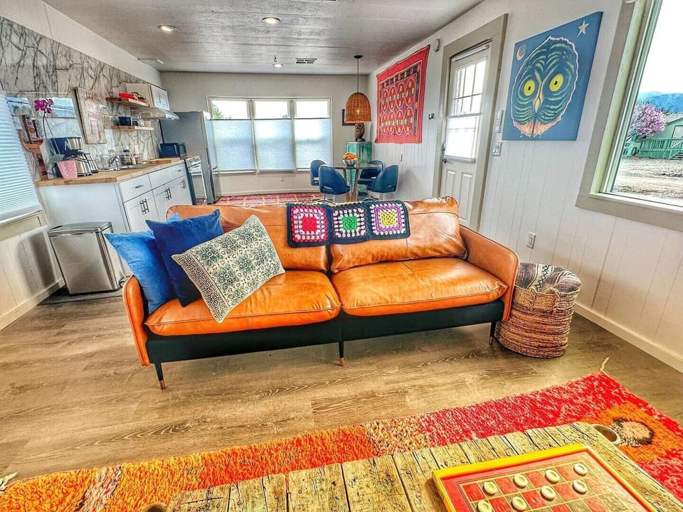 Top down / Bottom up blinds on all windows so you can control privacy as well as the amount of views you get of the incredible sunrises and sunsets.