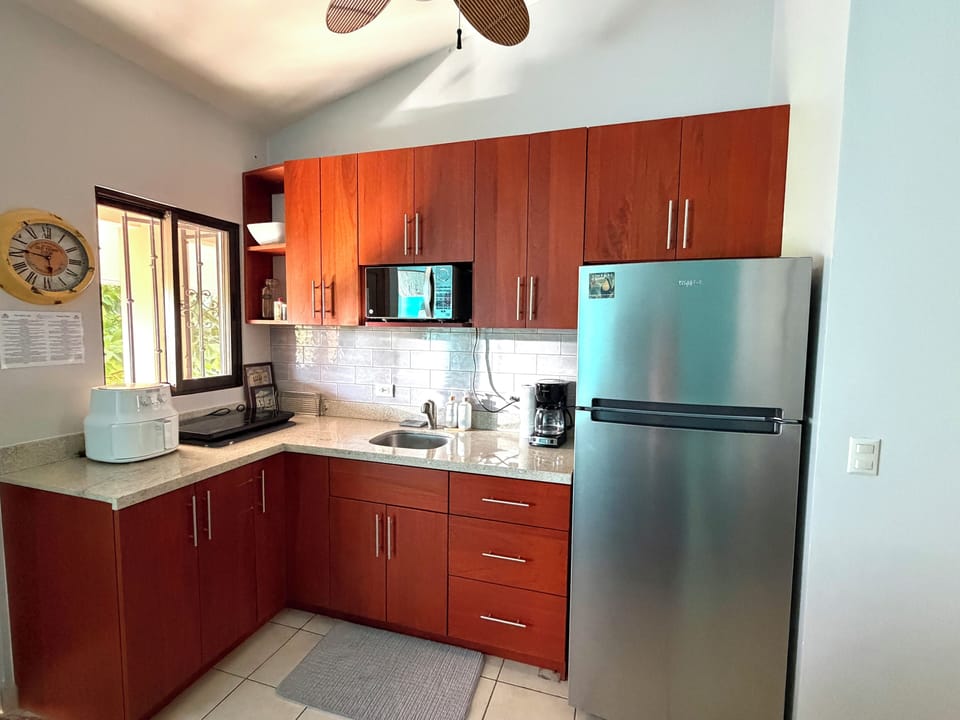 Air fryer, Stovetop & a Microwave Available