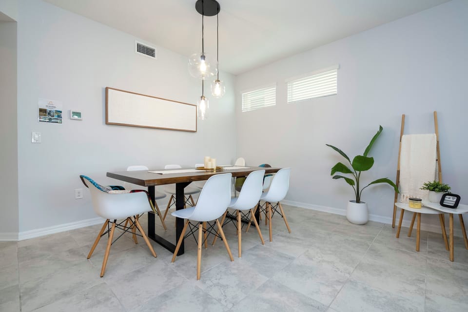 With a rustic and elegant style, our dining area is perfect for quality time with your loved ones