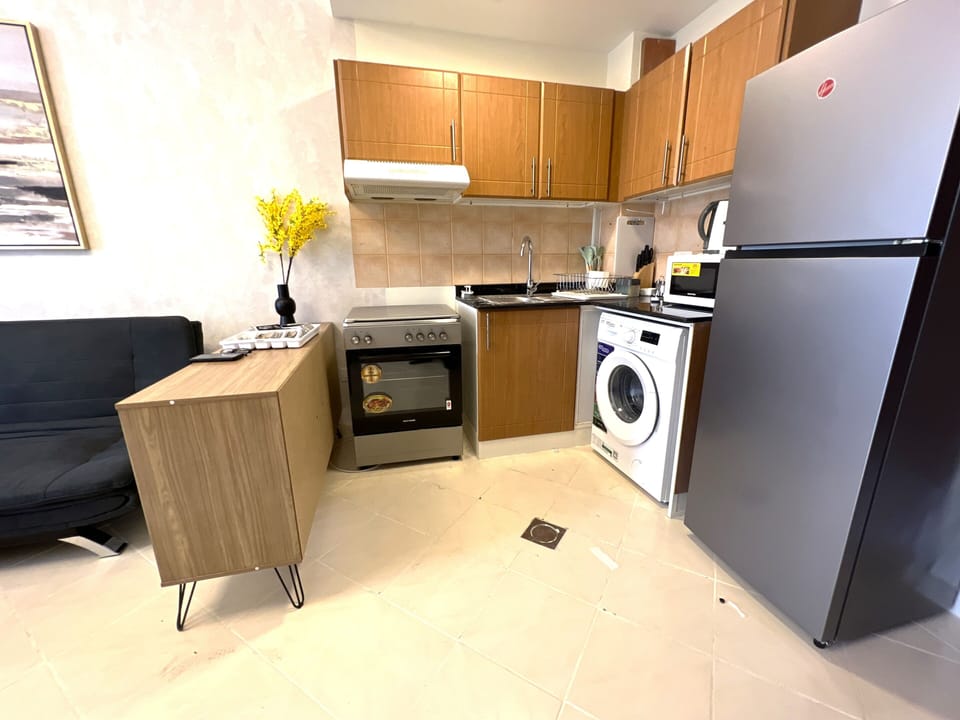 Design Apartment | Private kitchen | Full-size fridge, microwave, electric kettle, toaster