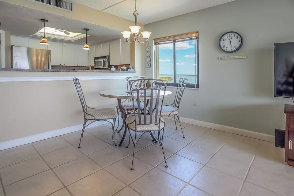 Dining Area has a table for 4