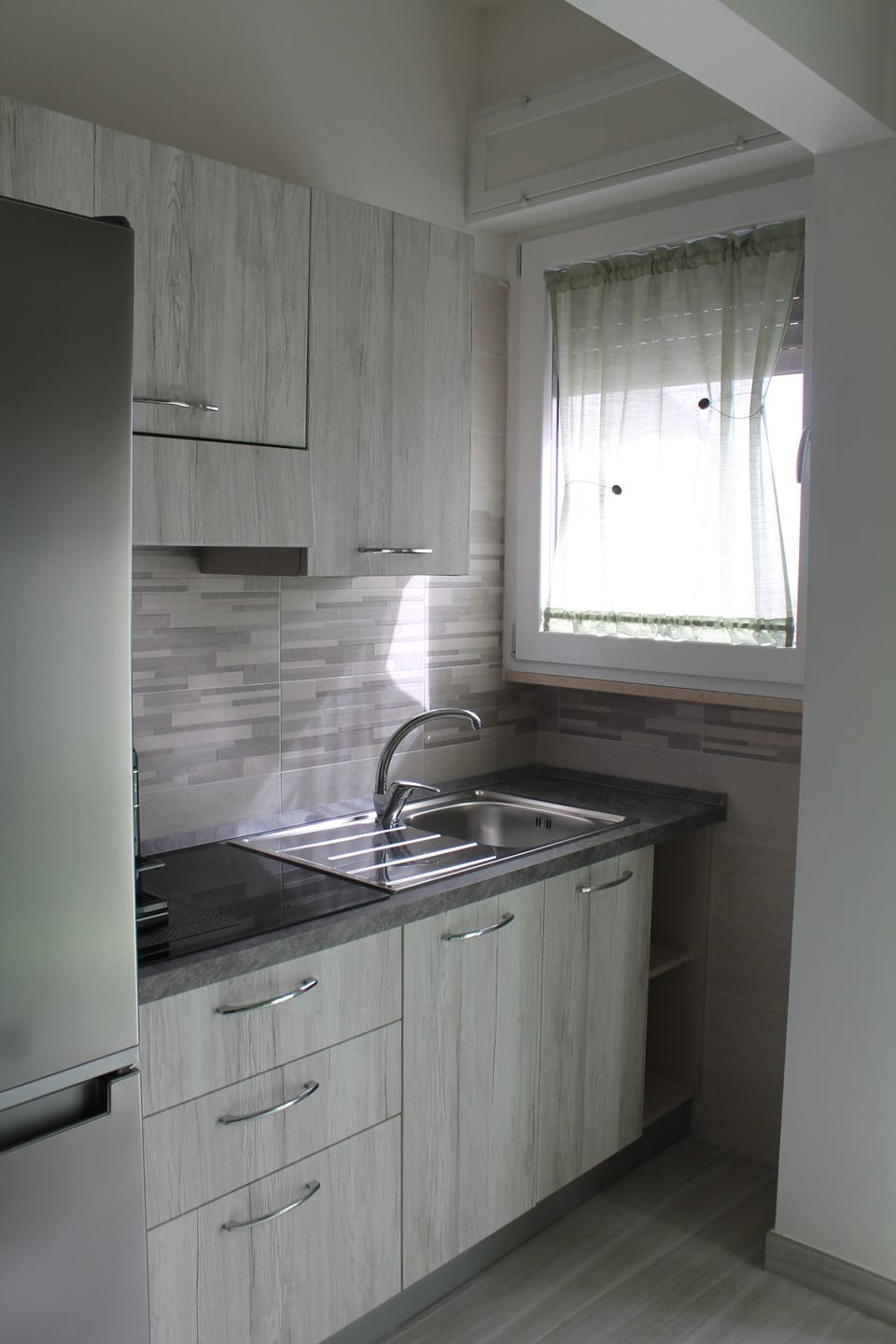 Single Room | Private kitchen | Espresso maker, electric kettle, dining tables