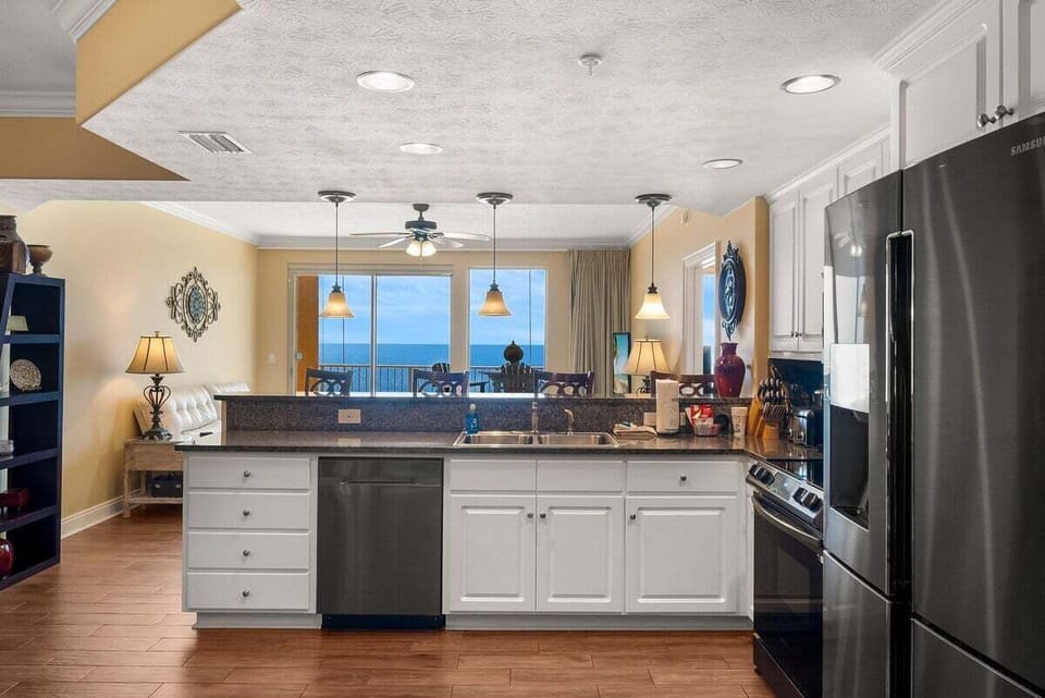 Fully applianced kitchen