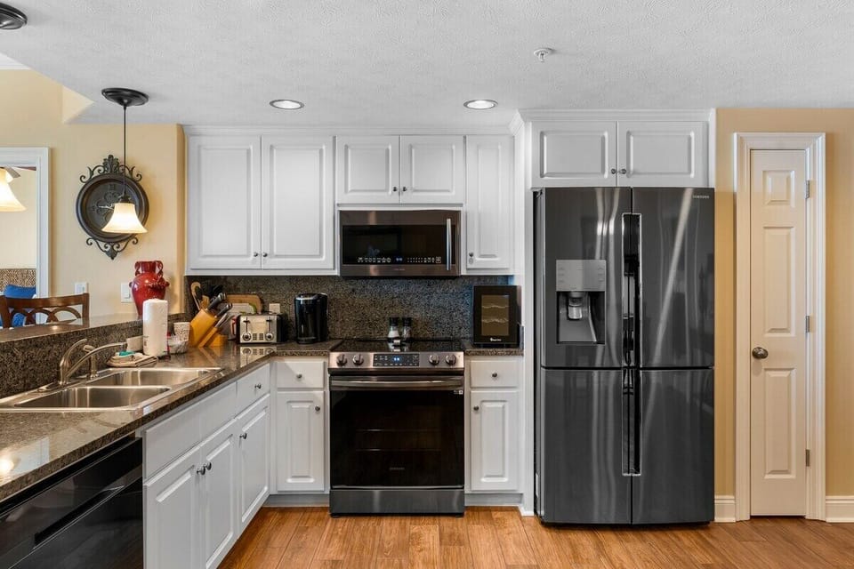 Fully applianced kitchen