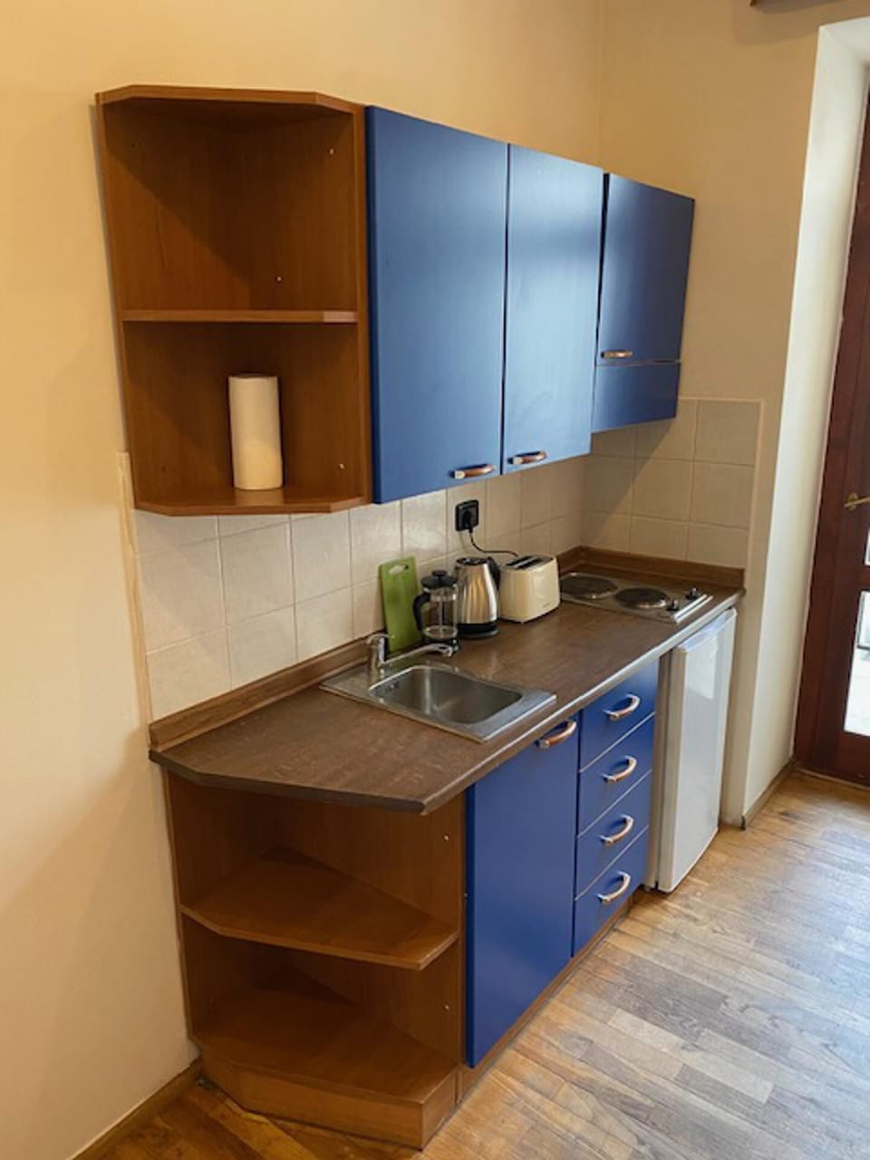 Apartment | Private kitchen | Fridge, microwave, stovetop, electric kettle