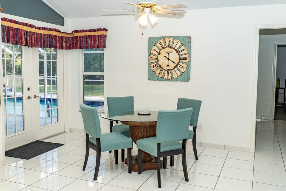 Fort Myers Breakfast Table