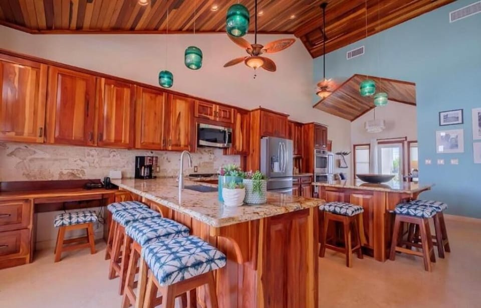 Additional seating around the island and countertop.