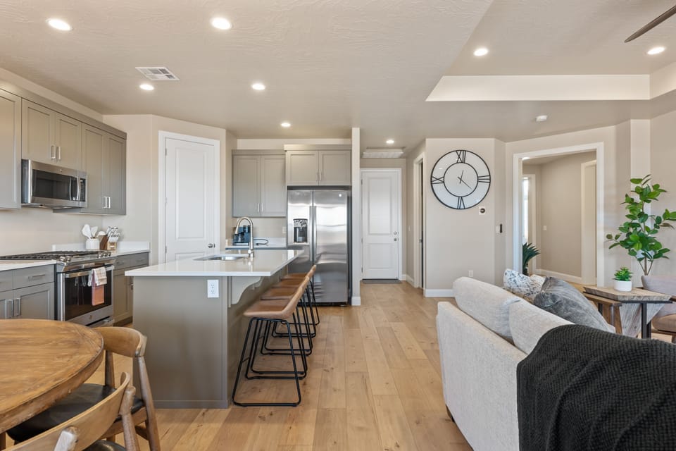 House, 4 Bedrooms | Private kitchen | Fridge, oven, coffee/tea maker, toaster