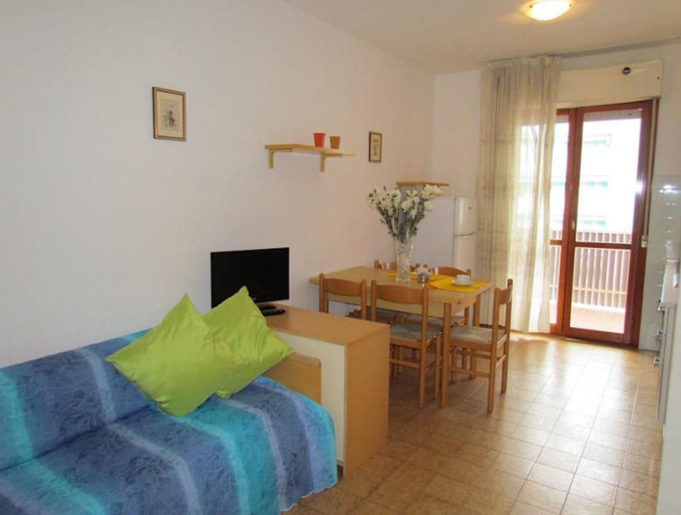 Studio, Balcony | Living room