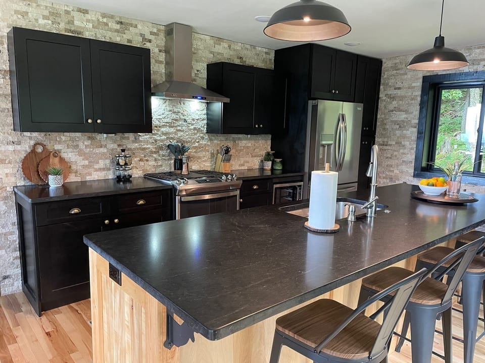 New gas range, dw, refrig, granite, stone backsplash, bar seating, beverage bar