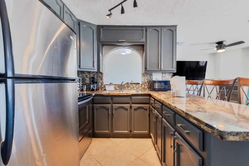 Full kitchen
