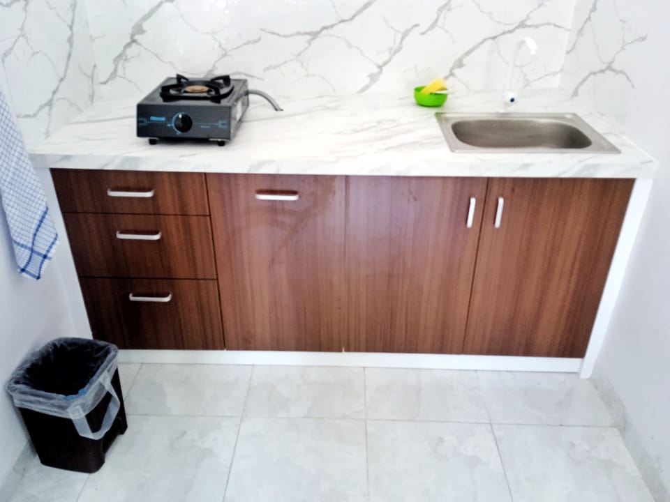 Comfort House | Private kitchen | Mini-fridge, rice cooker, cleaning supplies