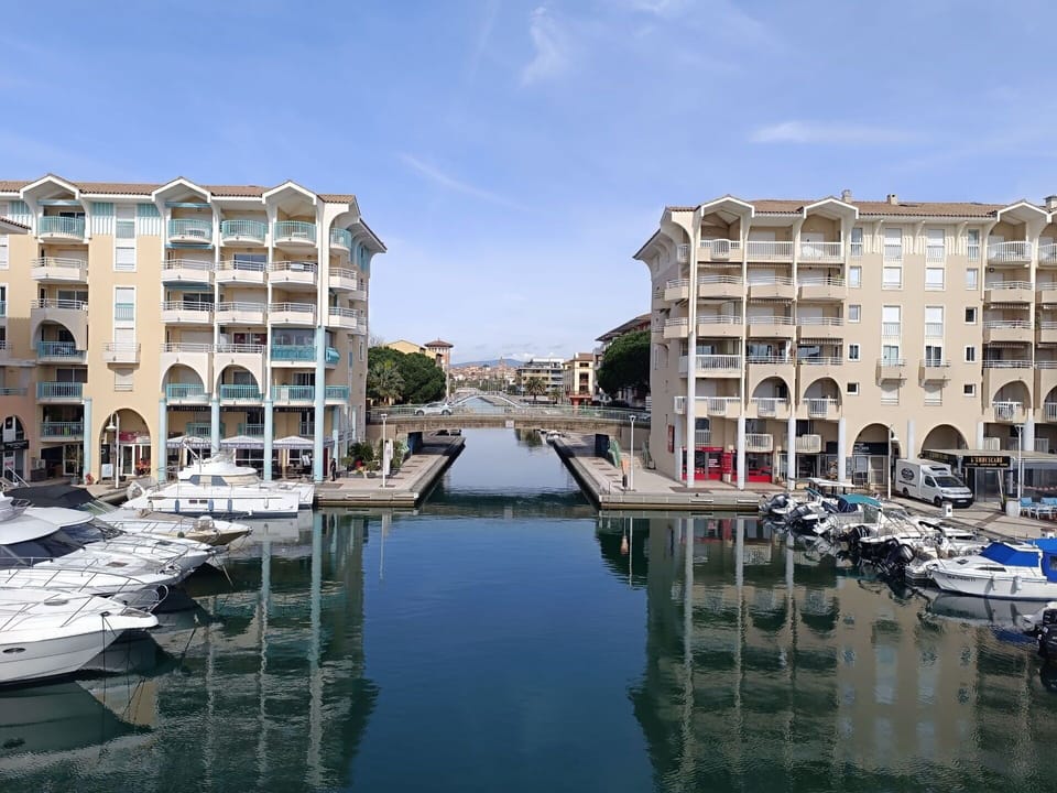 Boat, Water, Watercraft, Marina, Waterway, Boats And Boating--Equipment And Supplies, Channel, Port, Apartment, Naval Architecture