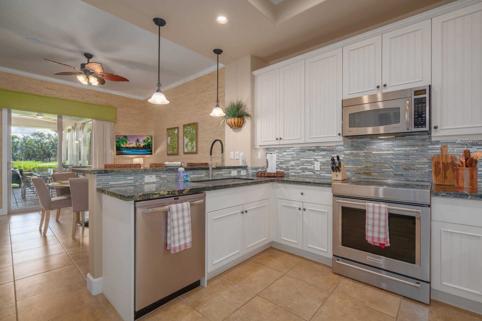 Large fully equipped kitchen.