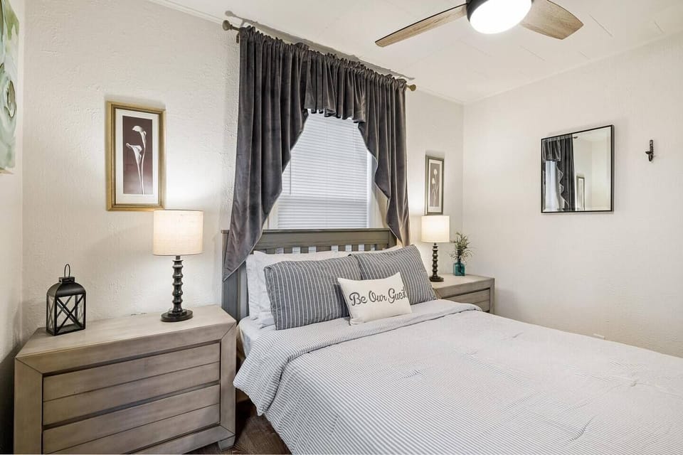 Guestroom 2: Full-size bed, accommodates 2 guests
