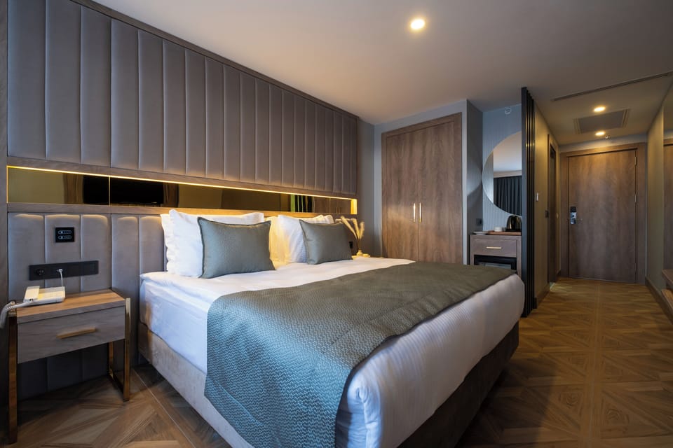 Superior Double Room | Minibar, in-room safe, desk, soundproofing