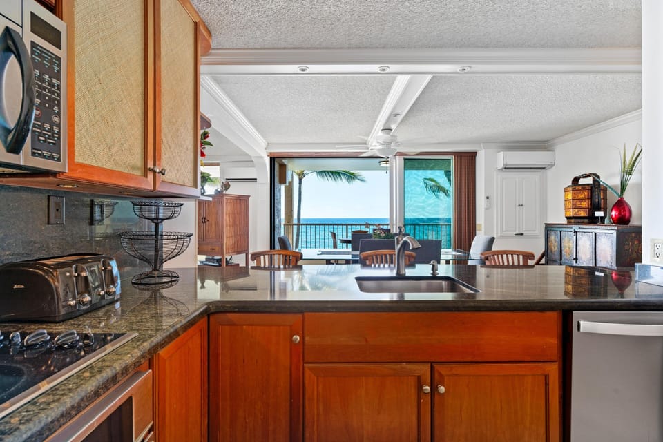 Condo, 3 Bedrooms | Private kitchen | Fridge, oven, dishwasher, coffee/tea maker