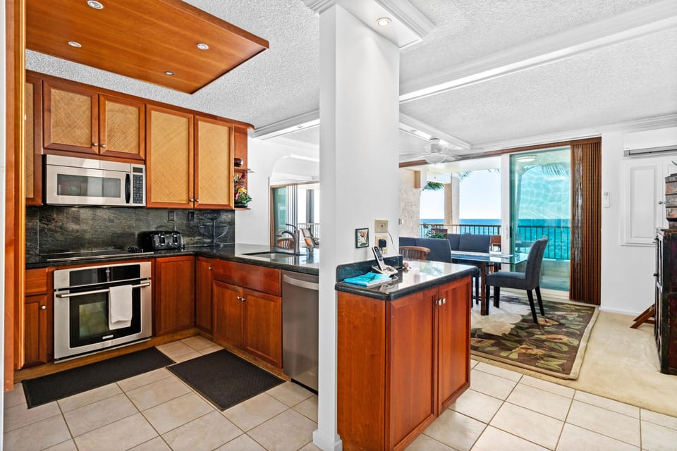 Condo, 3 Bedrooms | Private kitchen | Fridge, oven, dishwasher, coffee/tea maker