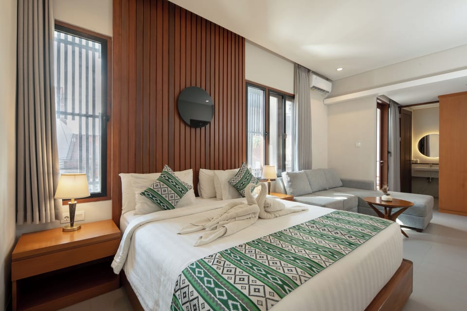 Deluxe Room, 1 Double Bed | 1 bedroom, in-room safe, desk, laptop workspace