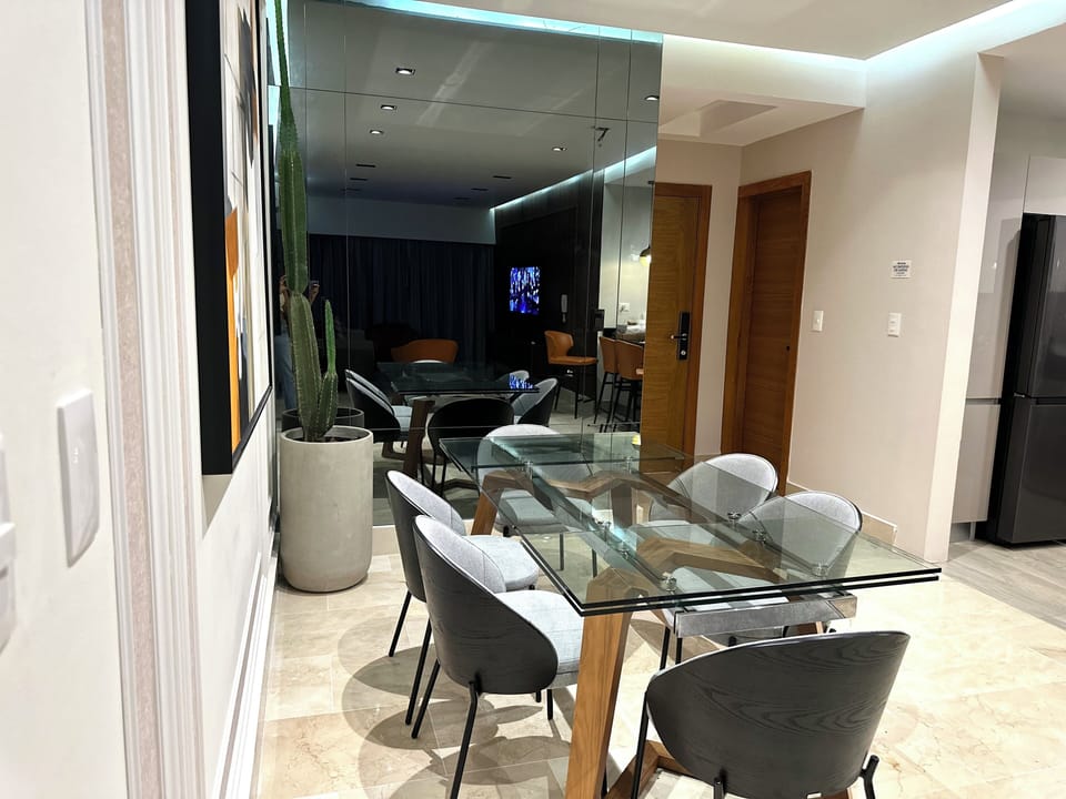 Dining table 