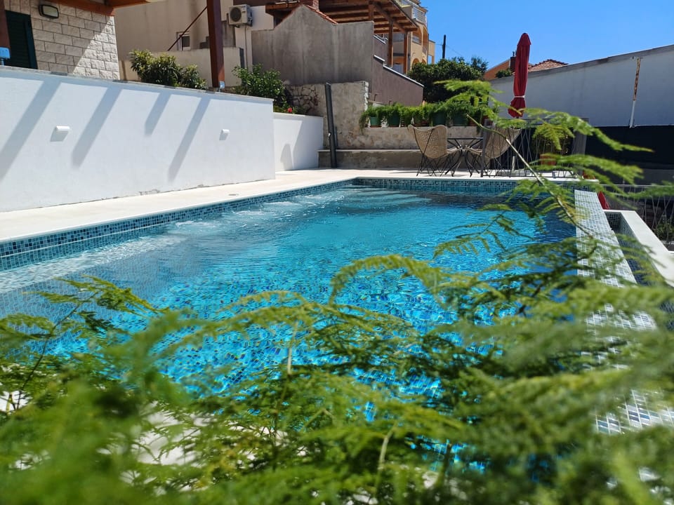 Infinity heated pool