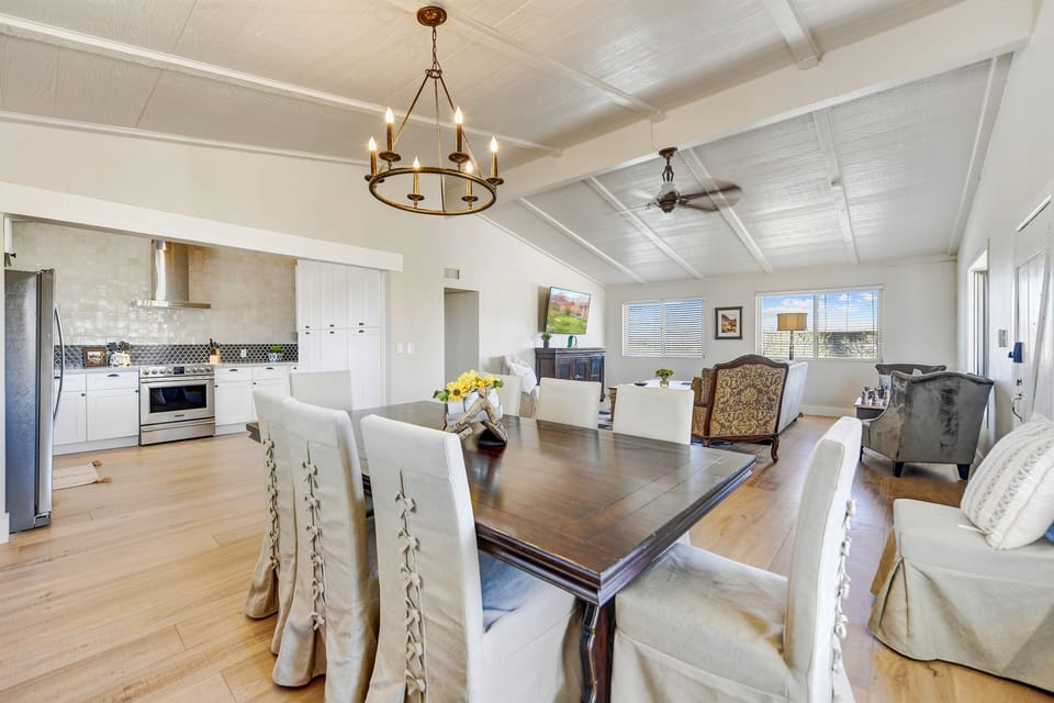 Plenty of room for Dining