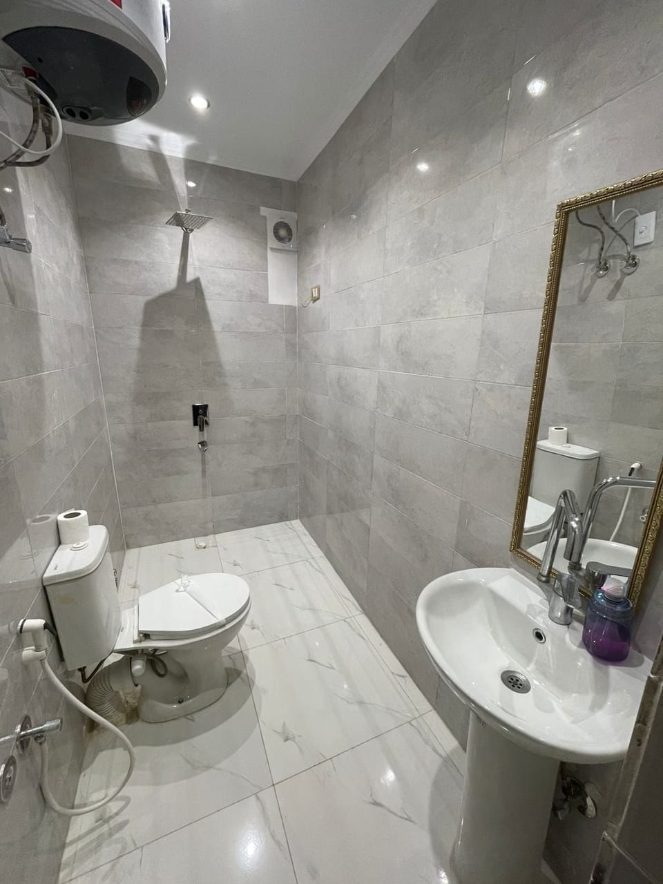 Basic Double or Twin Room, City View | Bathroom | Hydromassage showerhead, hair dryer, bathrobes, slippers