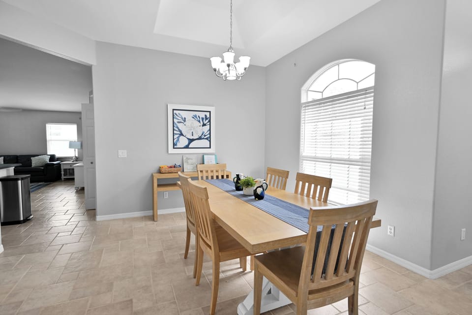 Dinning area w/ lots of natural light