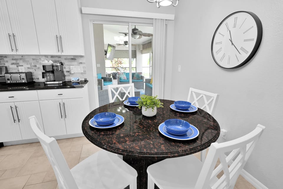 Eat-in Kitchen Area