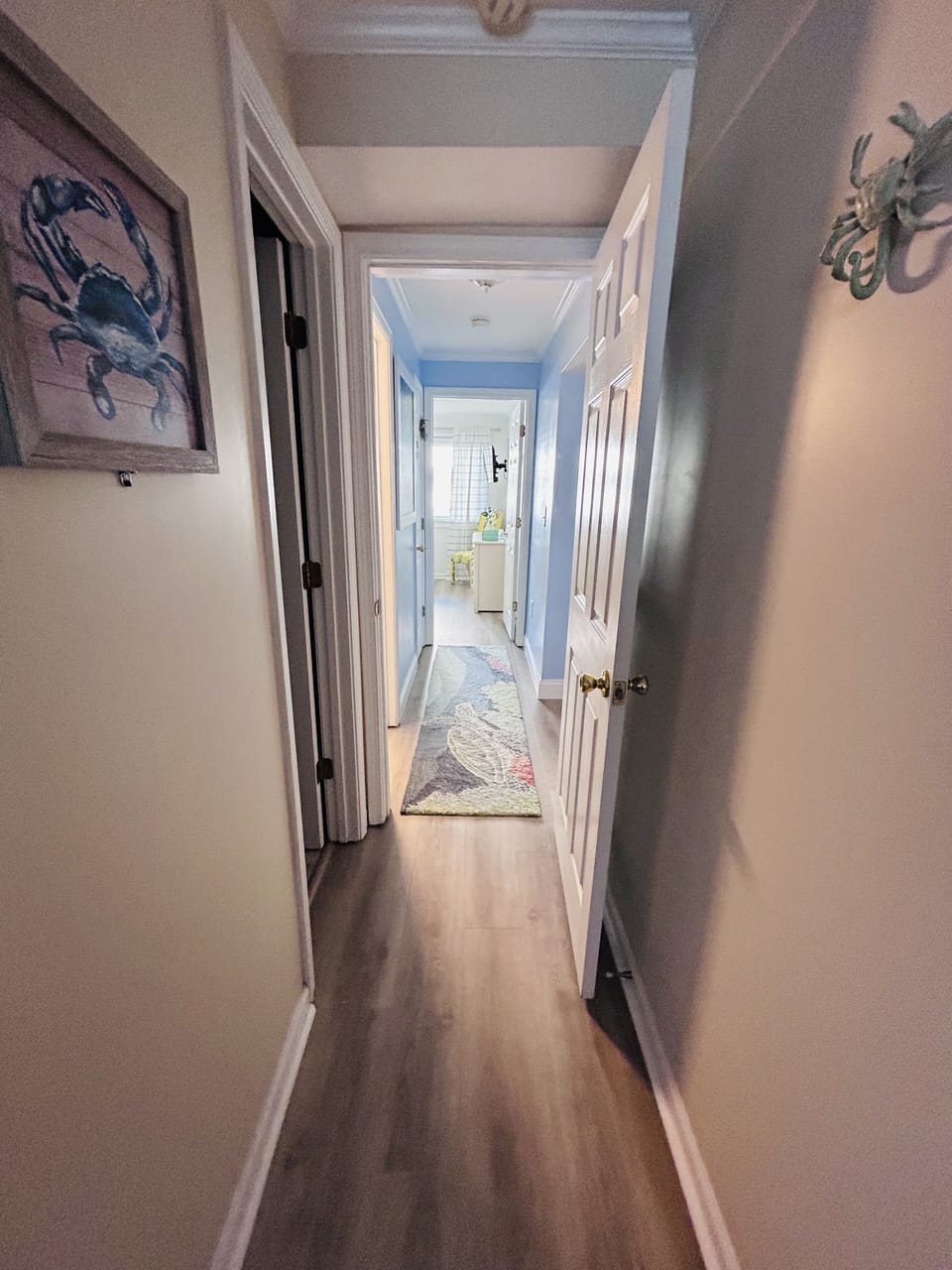 Hallway between bedrooms