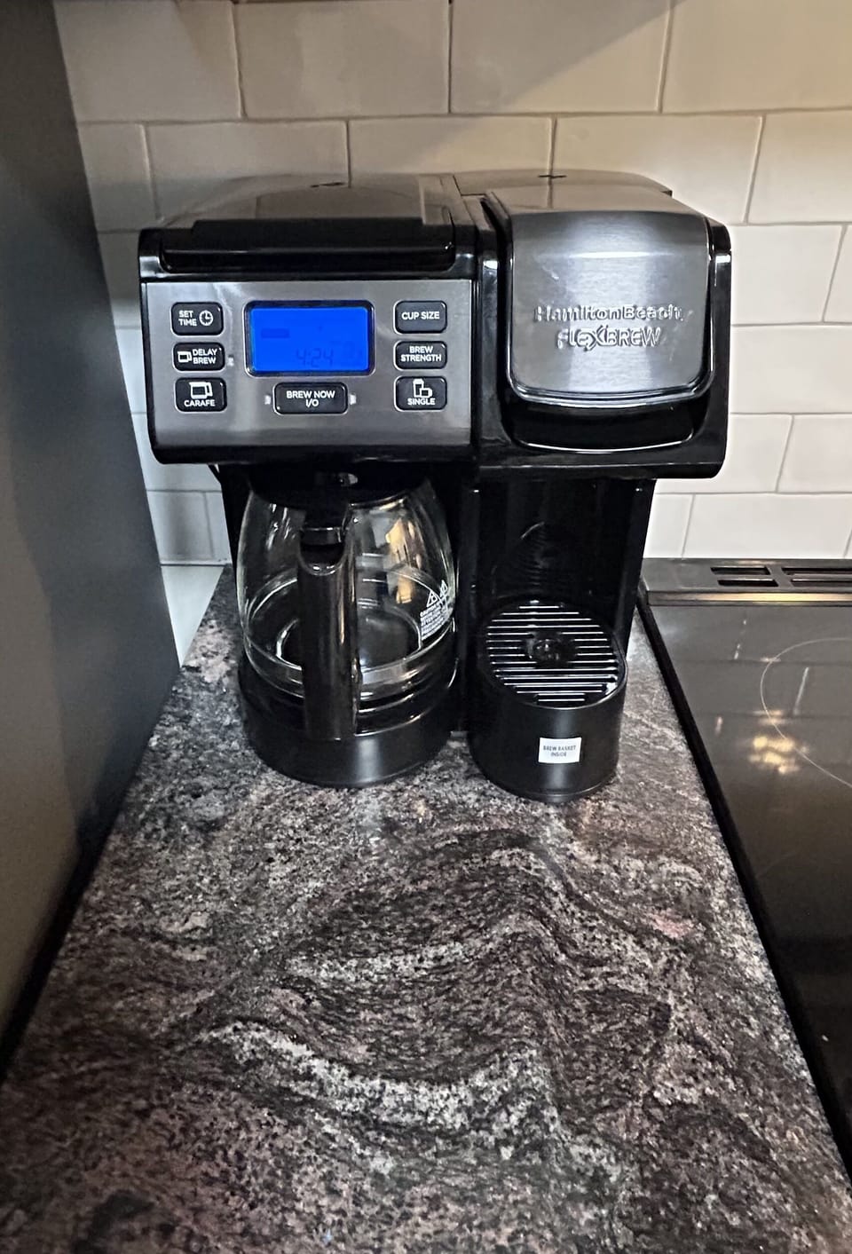Drip coffee maker with single cup brewer