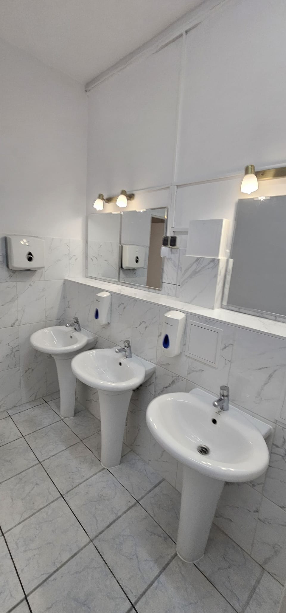 Basic Triple Room, 1 Bedroom, Non Smoking | Bathroom | Shower, hair dryer, slippers, towels