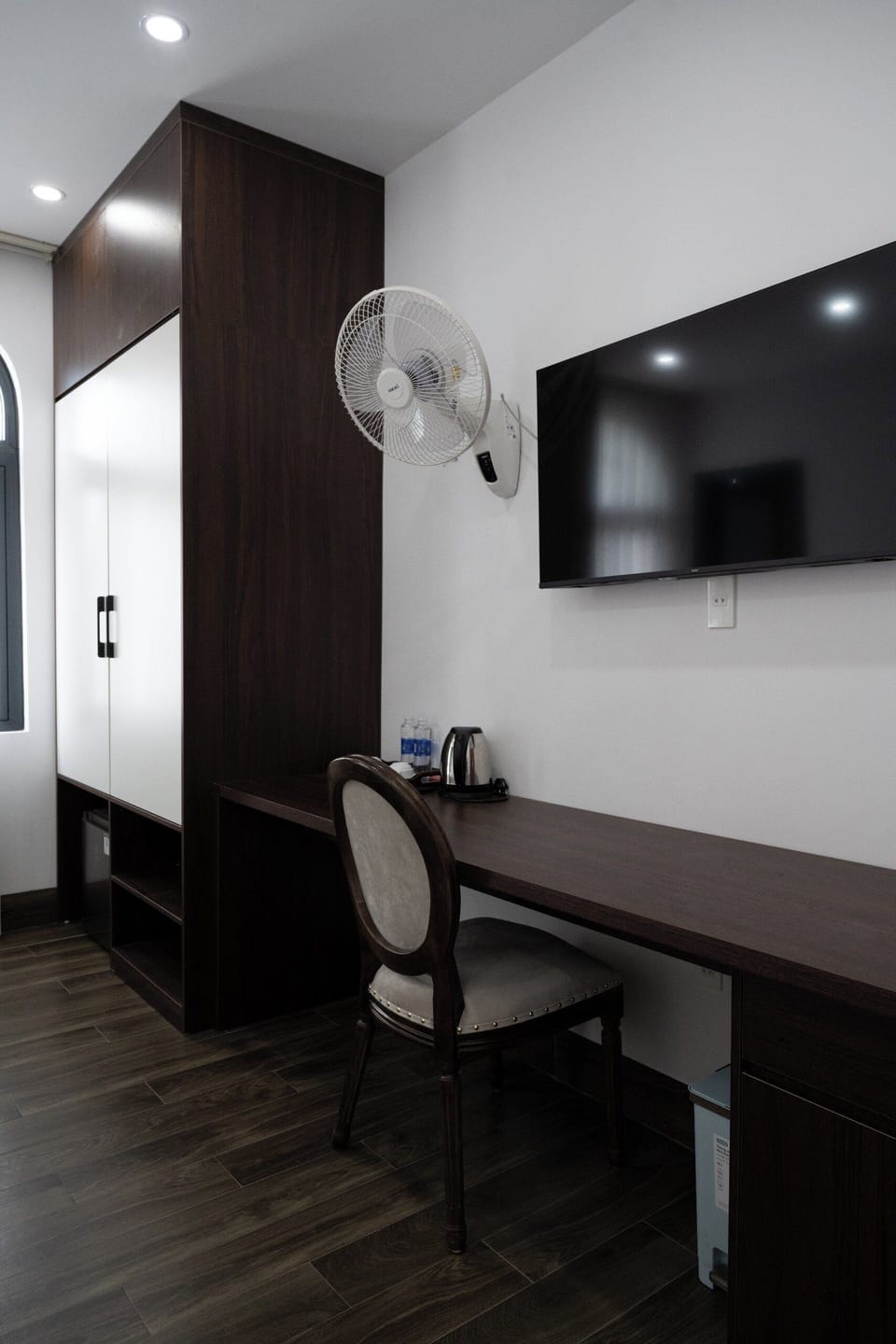 Premium bedding, down comforters, memory foam beds, free minibar items
