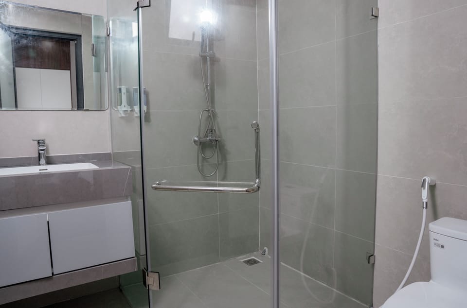 Deluxe Double Room, City View | Bathroom | Combined shower/tub, hydromassage showerhead, hair dryer, slippers