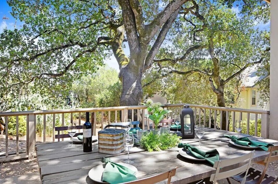 Al-fresco dinning -- one of the reasons to come to wine country!