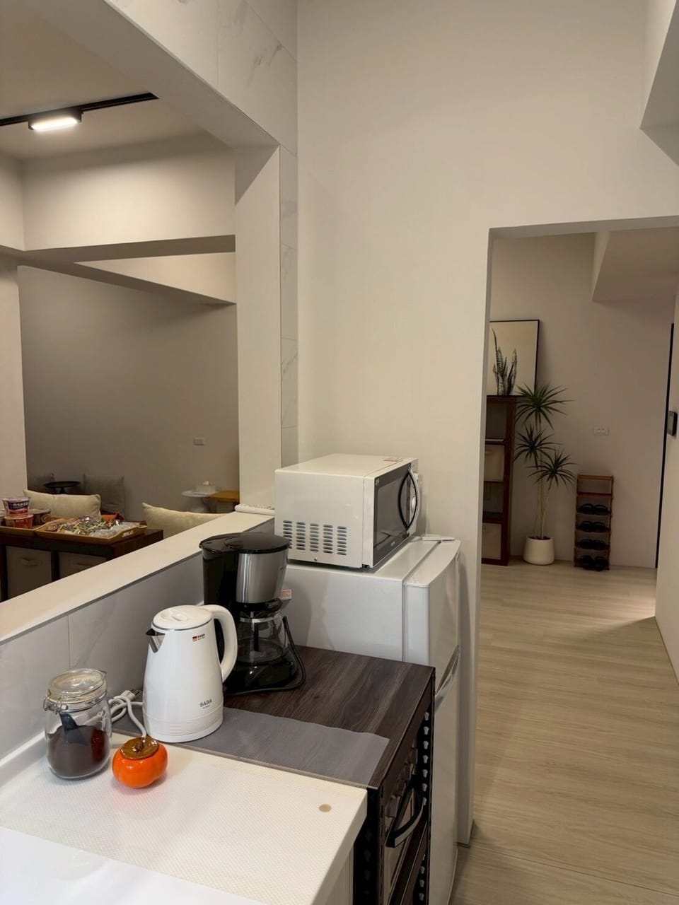 City Apartment | Private kitchen | Fridge, microwave, stovetop, griddle