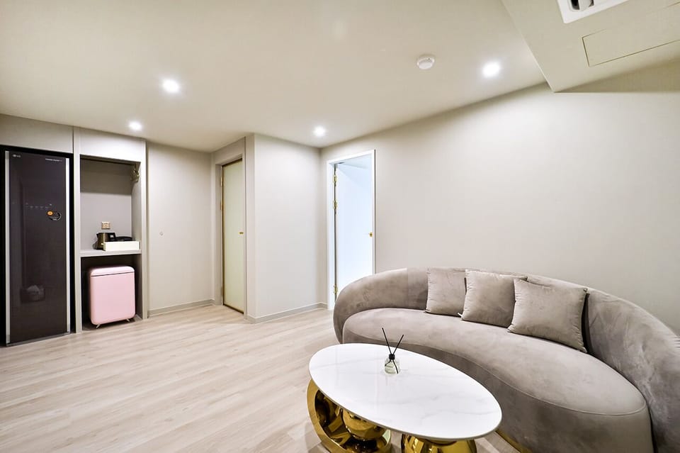 Suite | Living area | Heated floors