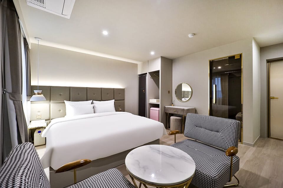 Business Double Room, Non Smoking, City View | Desk, laptop workspace, free WiFi