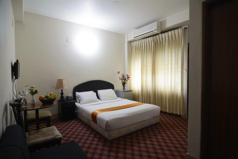 In-room safe, desk, soundproofing, free WiFi