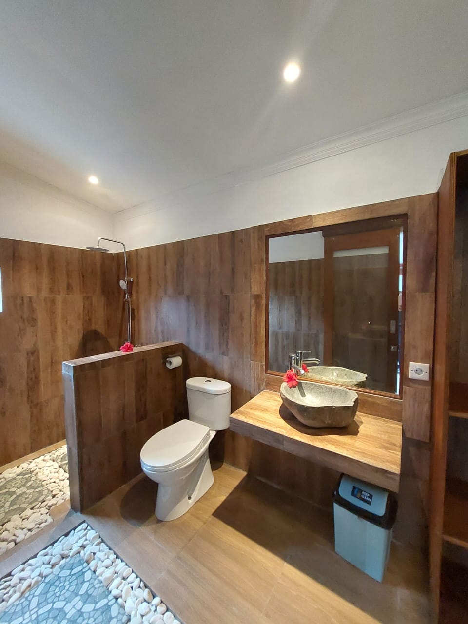 Shower, free toiletries, hair dryer, bathrobes