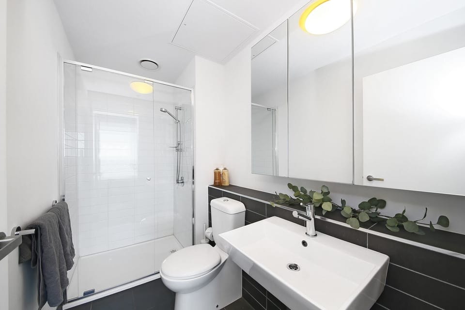 A warm & cozy en-suite.